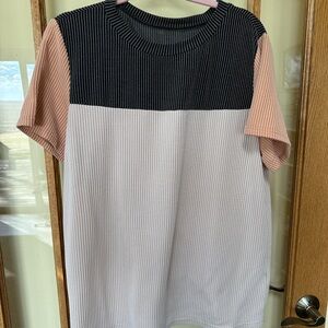 Ribbed Colorblock Short Sleeve Tee in Blush, Black & Light Gray